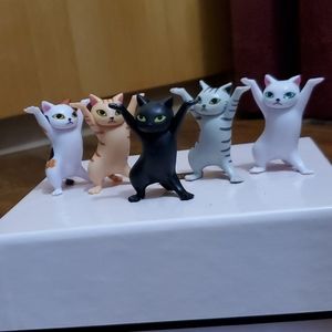 Dancing kitties!
